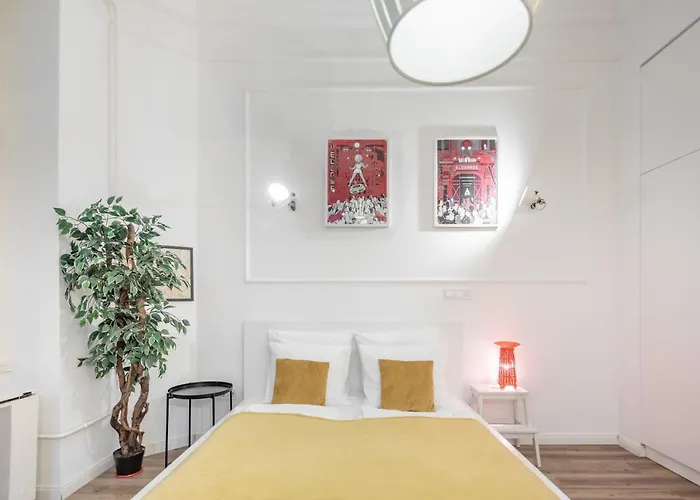 Extra Central Modern Studio